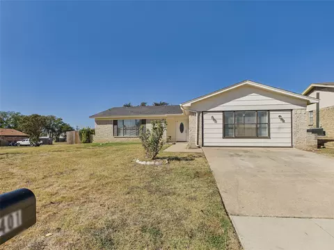 5401 Denise Dr, Haltom City, TX 76148