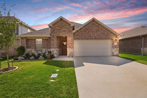 9352 Lone Maverick Dr, Fort Worth, TX 76123
