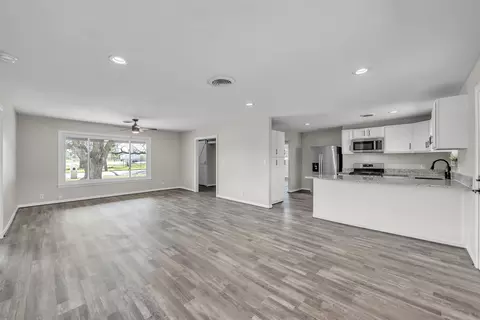 600 N Mill St, Bowie, TX 76230