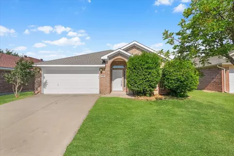 10601 Aransas Dr, Fort Worth, TX 76131