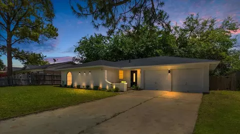 2102 E Timberview Ln, Arlington, TX 76014
