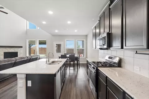 400 Acton Ave, Fort Worth, TX 76131