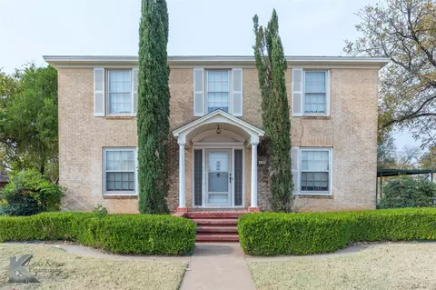 341 N 3rd Ave, Munday, TX 76371