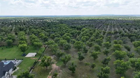 8317 W Landings Rd, Granbury, TX 76049