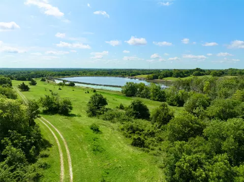 318 Cold Springs Rd, Van Alstyne, TX 75495
