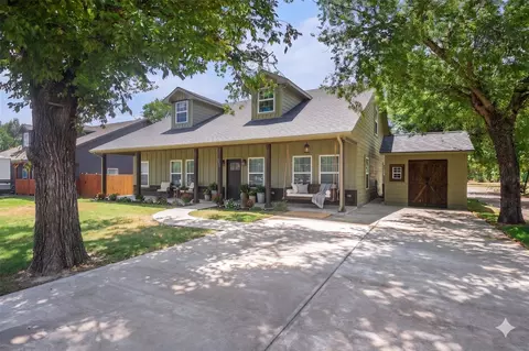 290 E Aurora St, Rhome, TX 76078