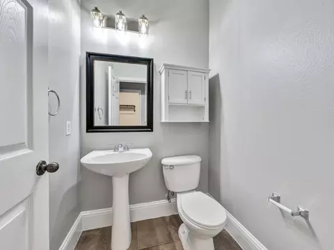 Bath - 920 Ethan Rd, Argyle, TX 76226 photo 3 of 5
