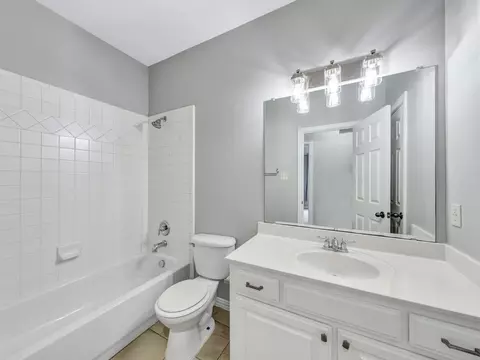 Bath - 920 Ethan Rd, Argyle, TX 76226 photo 4 of 5