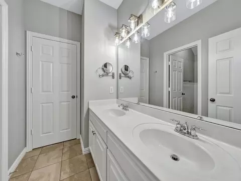 Bath - 920 Ethan Rd, Argyle, TX 76226 photo 5 of 5