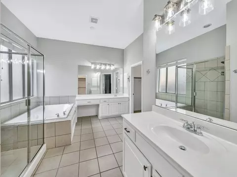 Bath - 920 Ethan Rd, Argyle, TX 76226 photo 2 of 5