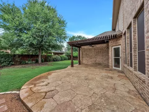 Exterior - 920 Ethan Rd, Argyle, TX 76226 photo 3 of 4