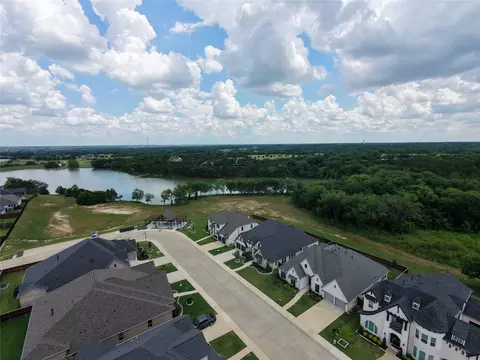 2834 Midlake Dr, Midlothian, TX 76065