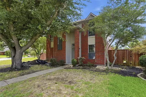 2142 Falcon Ridge Dr, Carrollton, TX 75010