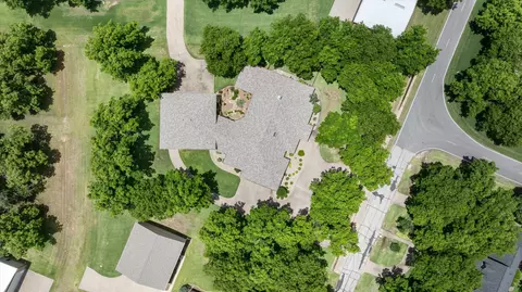 5501 Flagstick Dr, Granbury, TX 76049