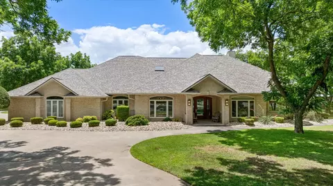 5501 Flagstick Dr, Granbury, TX 76049