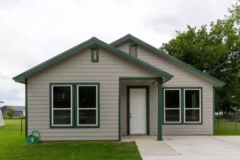 328 E Norway St, Walnut Springs, TX 76690