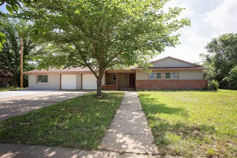 417 Summitt Ave, Graham, TX 76450