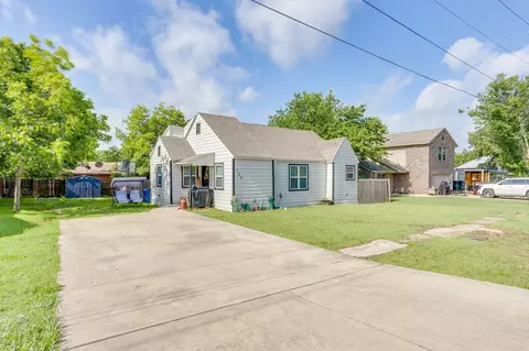 109 W Purdom Ave, Alvarado, TX 76009