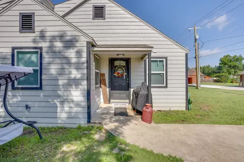 109 W Purdom Ave, Alvarado, TX 76009