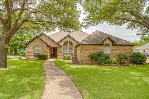 9928 Wandering Way St, Benbrook, TX 76126