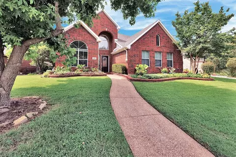 8810 Edgelake Trl, Rowlett, TX 75088