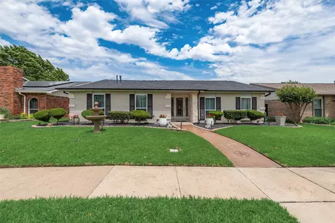 1911 White Rose Ln, Carrollton, TX 75007