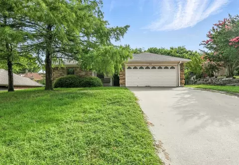 602 Valleyridge Ct, Decatur, TX 76234