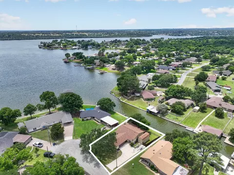 4204 Chaparral Ct, Granbury, TX 76049