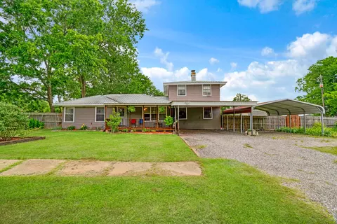 330 Young St, Blossom, TX 75416