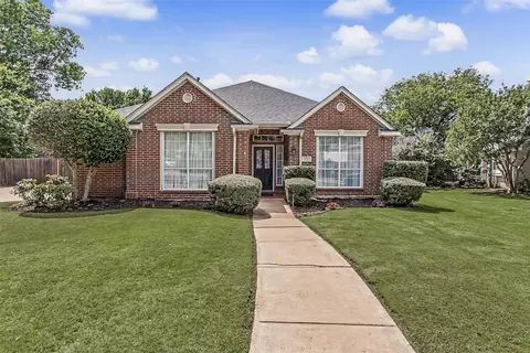 6891 High Country Dr, Fort Worth, TX 76132