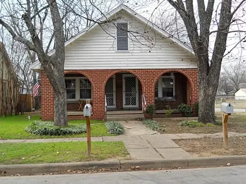 743 N Buffalo Ave, Cleburne, TX 76033