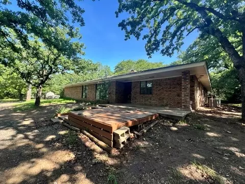 1304 W Wise St, Bowie, TX 76230