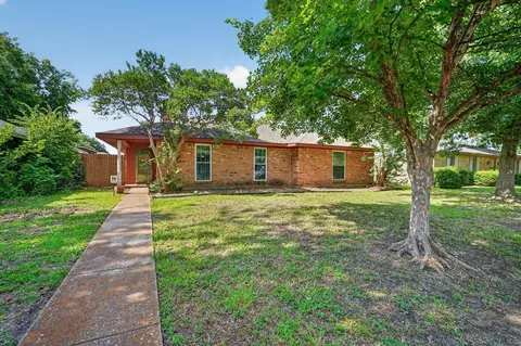 120 Running Brook Ln, Mesquite, TX 75149