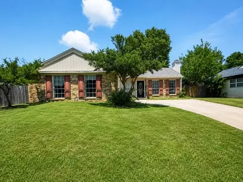 3905 Dogwood Ct, Fort Worth, TX 76137