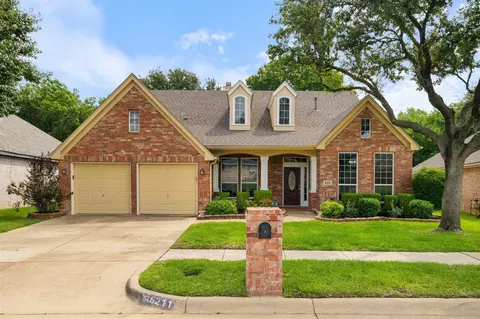 6211 Parkside Dr, Arlington, TX 76001