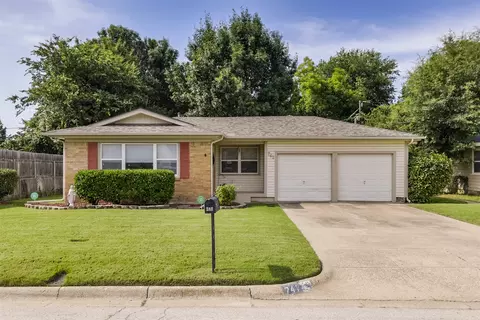 741 Cullum Ave, Hurst, TX 76053