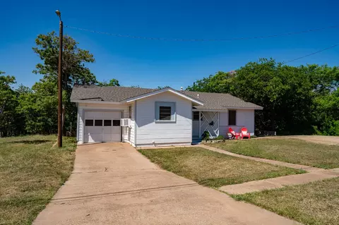 907 E Hamilton St, Stamford, TX 79553