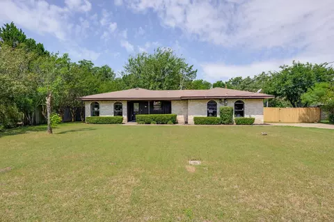 215 N Casa Grande Cir, Duncanville, TX 75116