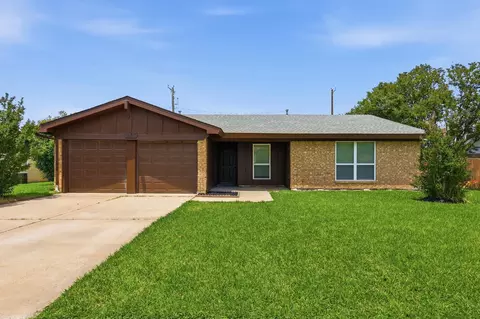 1909 Schumac Ln, Bedford, TX 76022