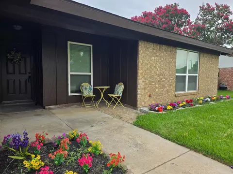 1909 Schumac Ln, Bedford, TX 76022