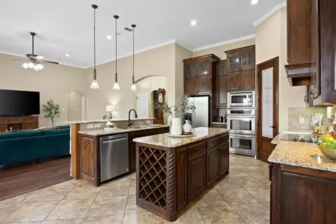 8230 Glenwick Dr, Waxahachie, TX 75167