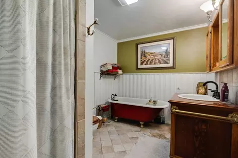 Bath - 9875 Old Bridge Rd, Terrell, TX 75160 photo 1 of 4