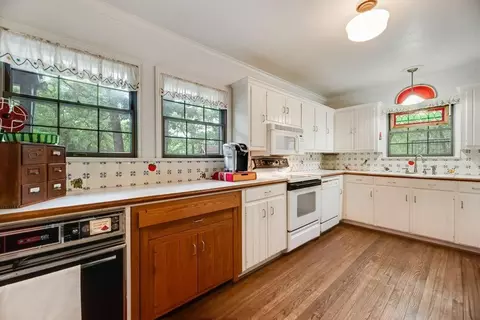 Kitchen - 9875 Old Bridge Rd, Terrell, TX 75160 photo 2 of 4