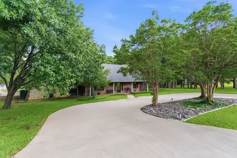 7512 Woodland Dr, Alvarado, TX 76009