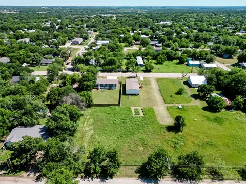 809 SW 15th St, Mineral Wells, TX 76067