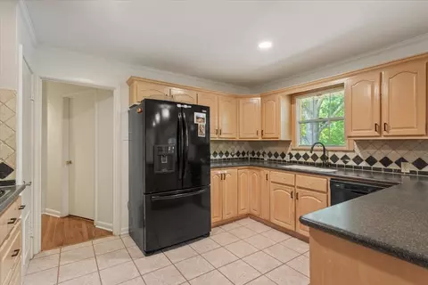 Kitchen - 4400 Cedar Mountain Dr, Waco, TX 76708 photo 4 of 4