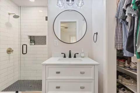 Bath - 4400 Cedar Mountain Dr, Waco, TX 76708 photo 2 of 3