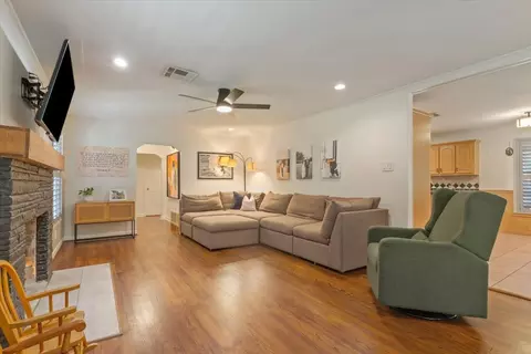 Living - 4400 Cedar Mountain Dr, Waco, TX 76708 photo 2 of 3