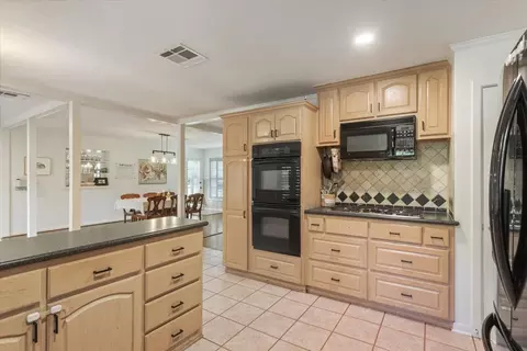 Kitchen - 4400 Cedar Mountain Dr, Waco, TX 76708 photo 3 of 4