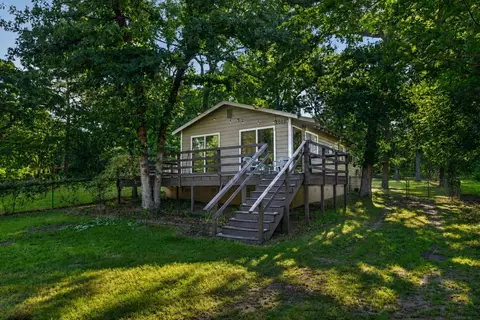 1001 Leaning Oak Dr, Tool, TX 75143
